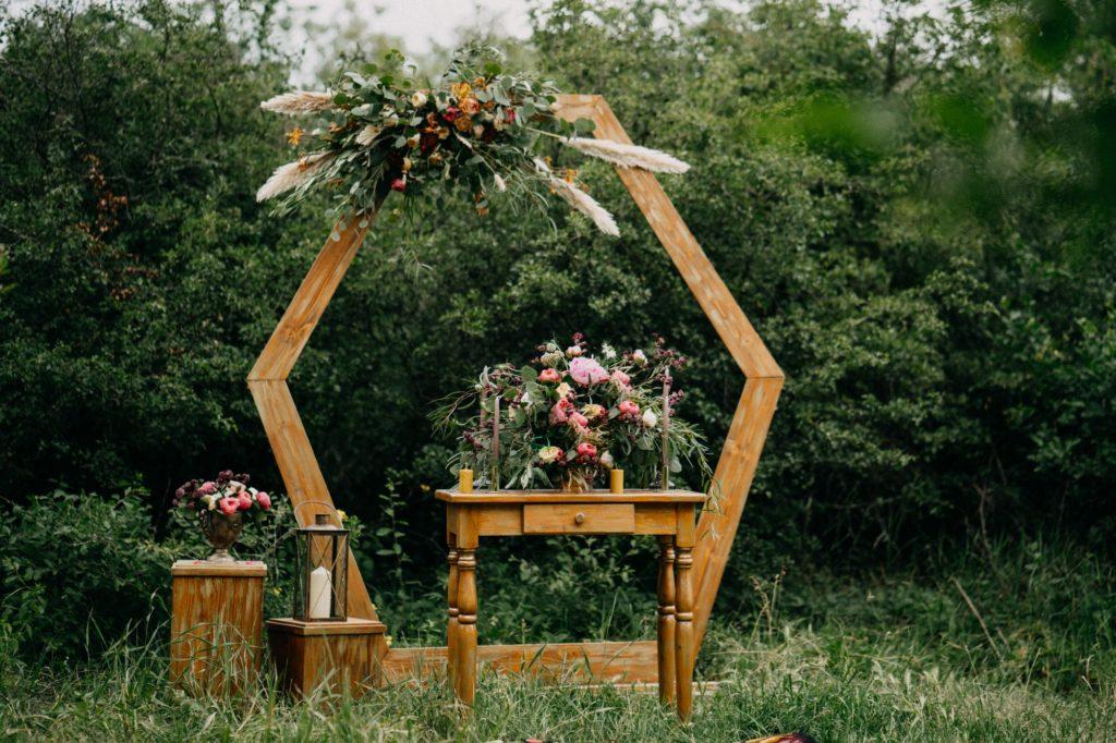 Outdoor wedding or elopement flower arrangements